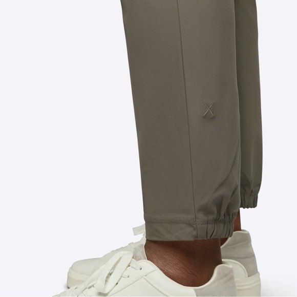 Cuts Men’s AO Slim Fit Breathable & Moisture Wicking Jogger in Canyon, Small - Picture 8 of 13